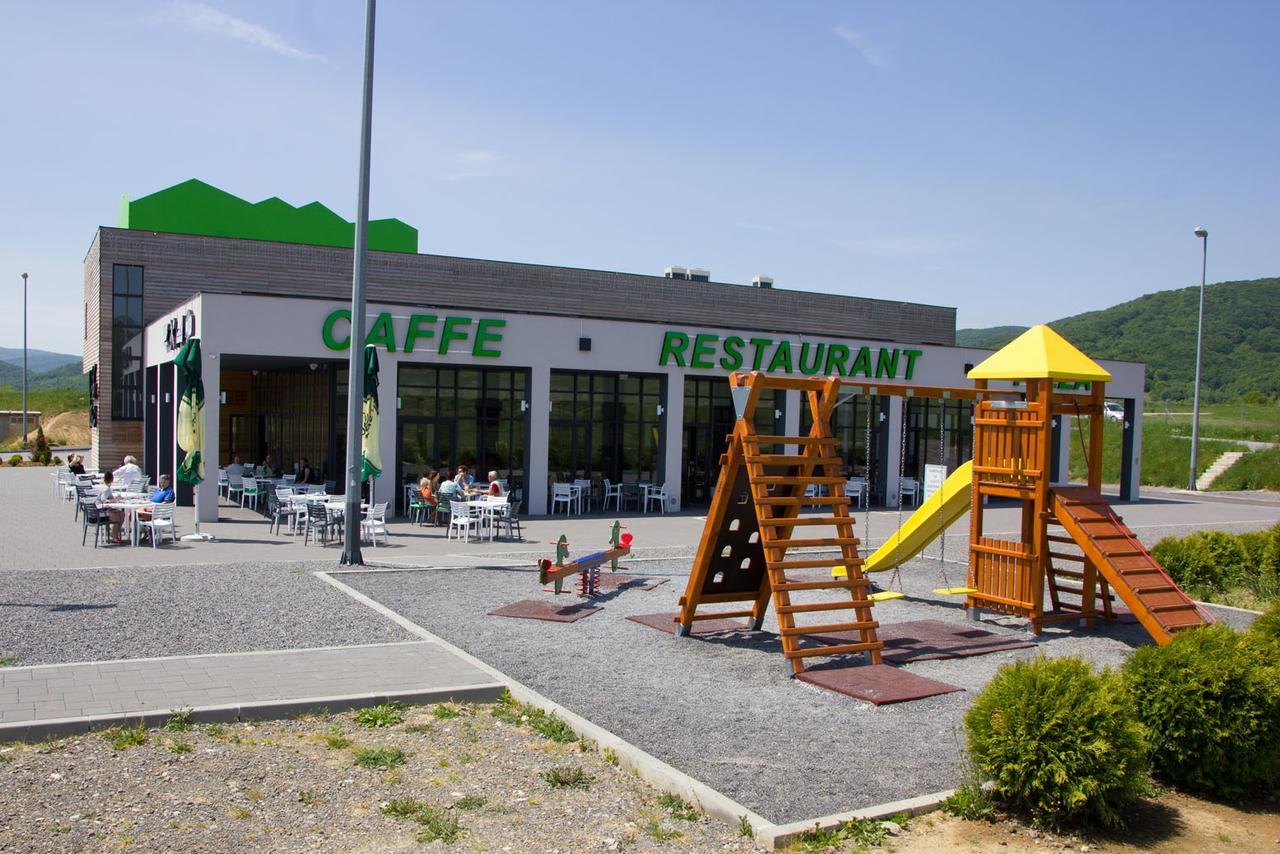Hotel Lika Jug Brinje Buitenkant foto