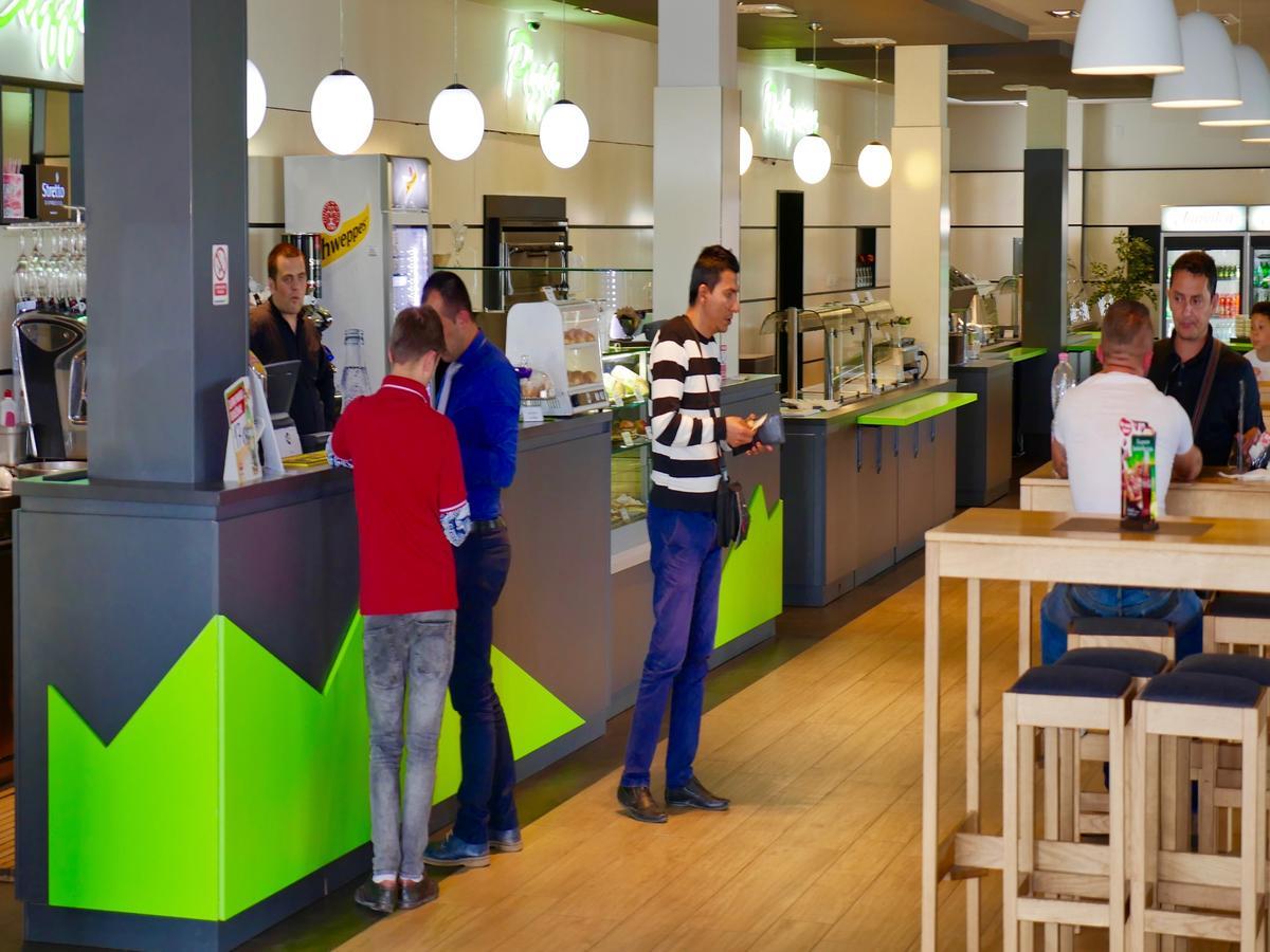 Hotel Lika Jug Brinje Buitenkant foto