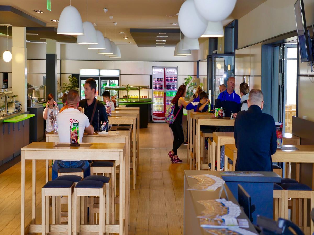 Hotel Lika Jug Brinje Buitenkant foto
