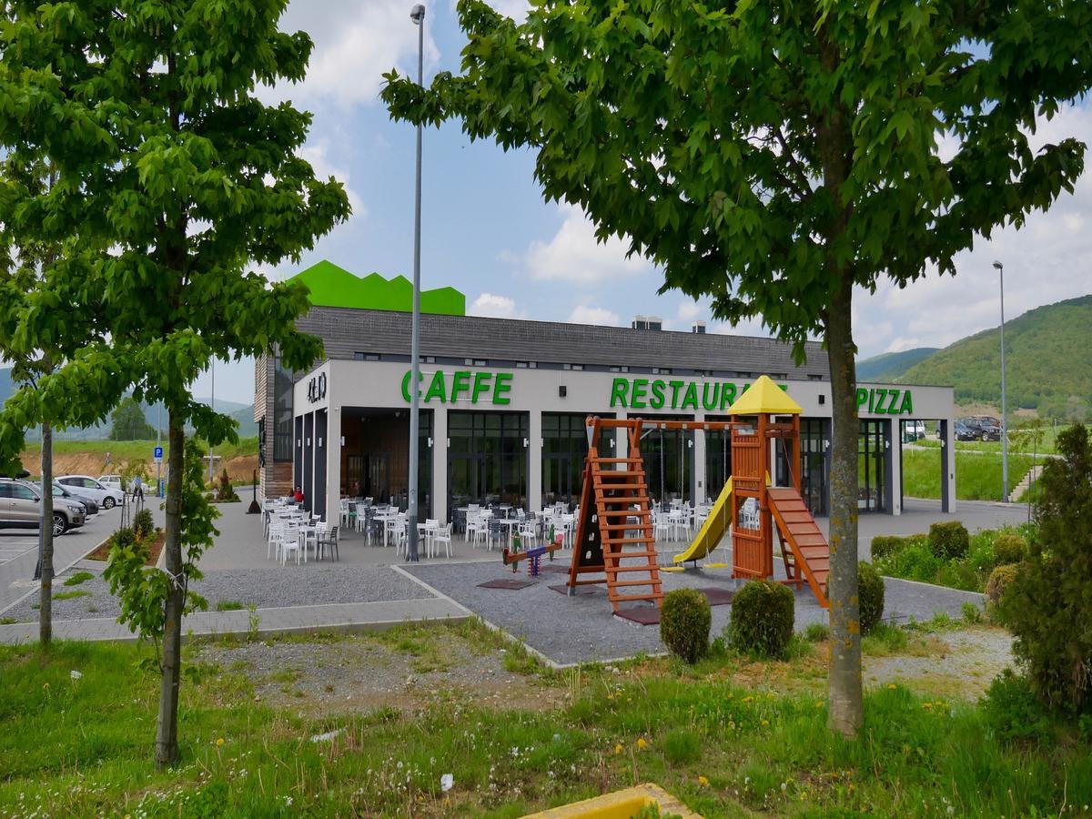 Hotel Lika Jug Brinje Buitenkant foto