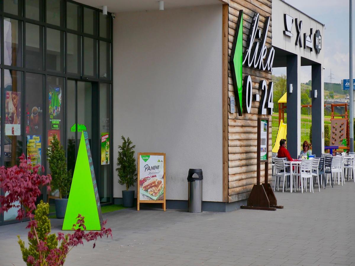 Hotel Lika Jug Brinje Buitenkant foto